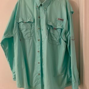 MEN’s Columbia “Fishing Shirt” in green. Size Lg